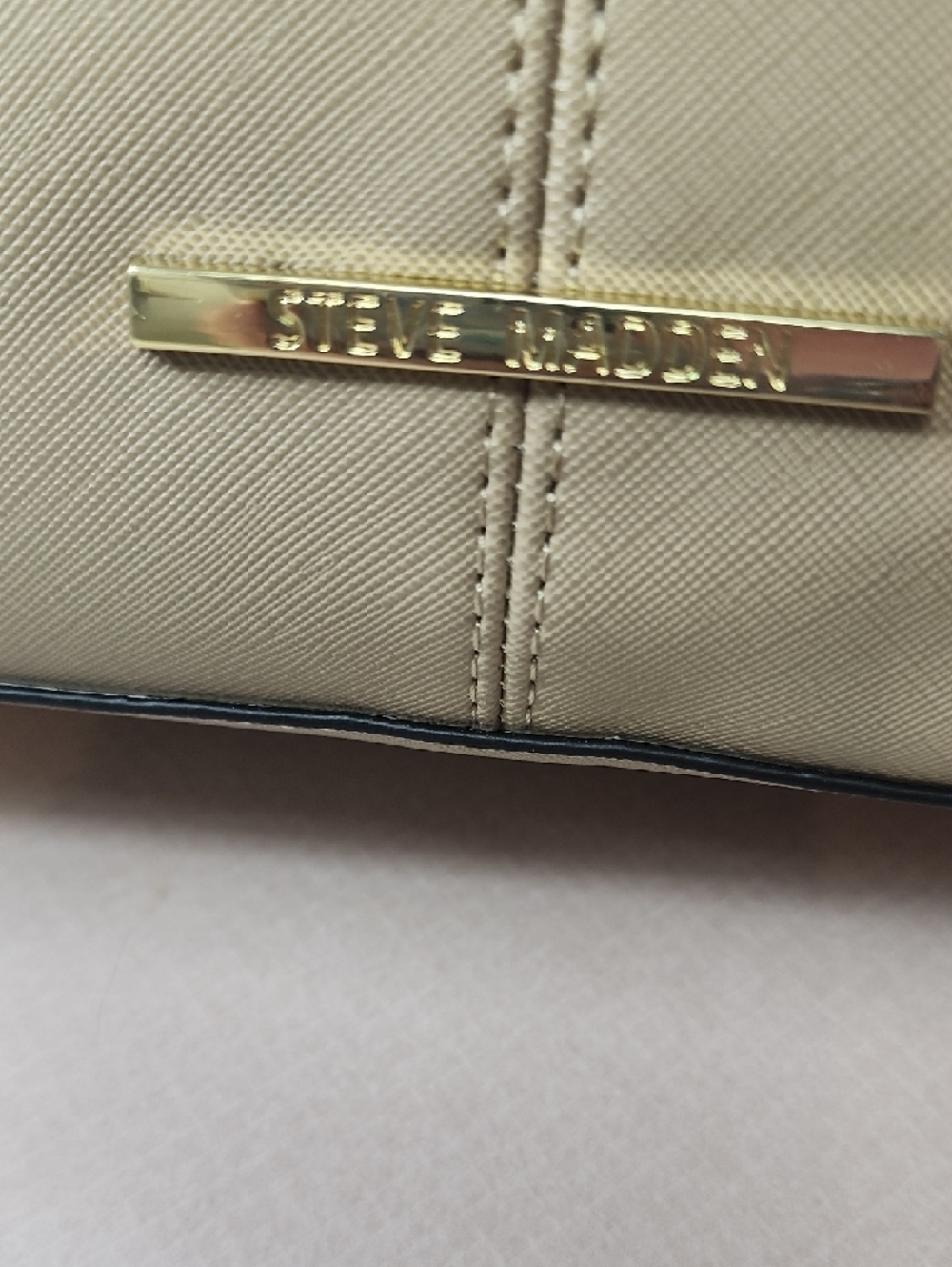 Steve Madden "Breese" Crossbody Bag with Floral Accent Scarf - Picture 2 of 12